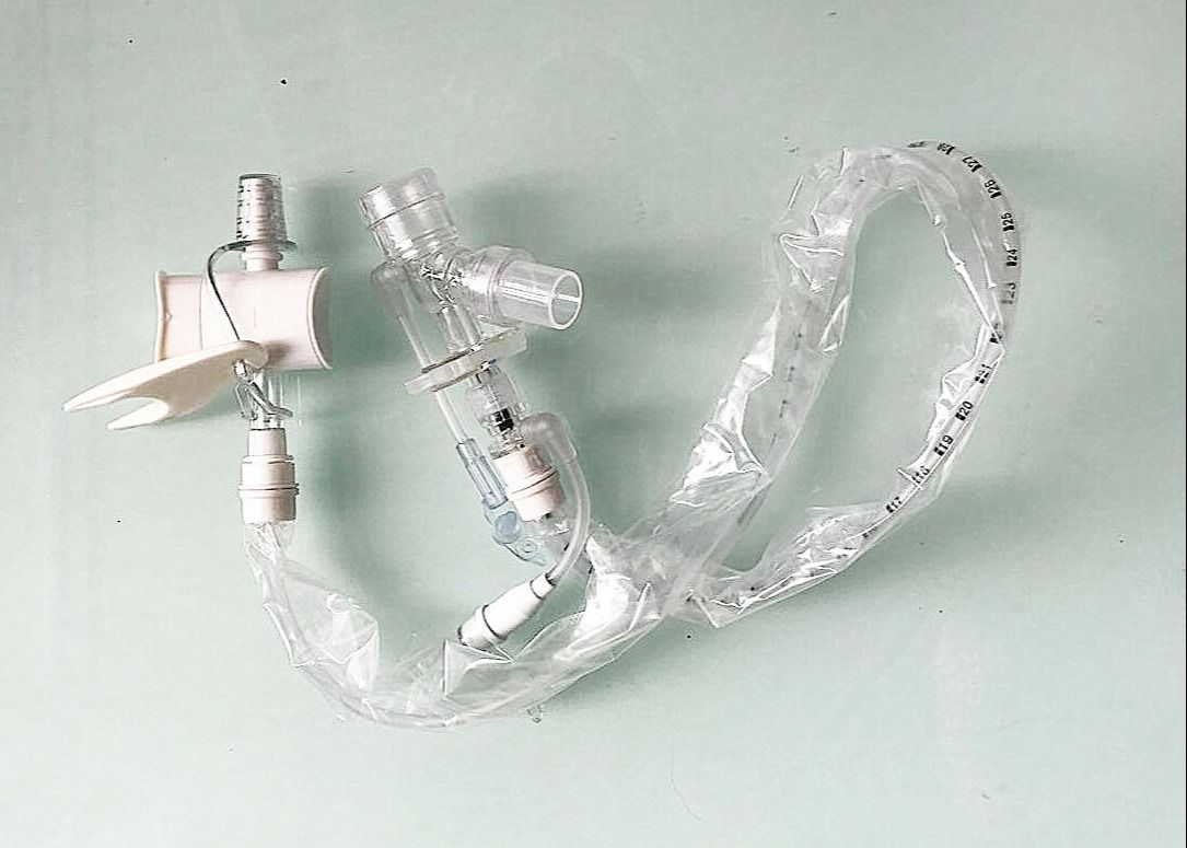 Light Weight Closed Suction Catheter System Effectively Cleaning Oral Sputum